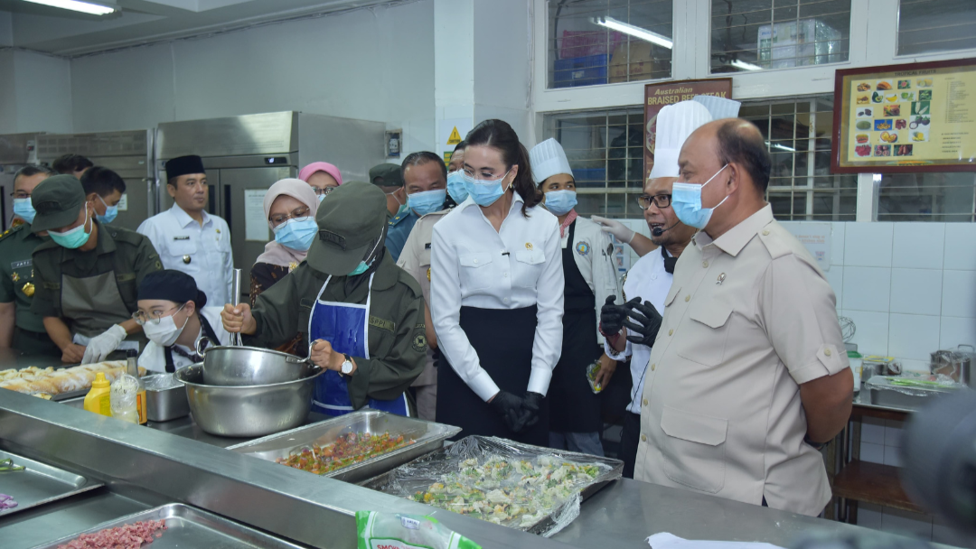 BGN Lubuklinggau dan Menpar Tinjau Praktik Siswa SPPI Batch-3 di Dapur NHI