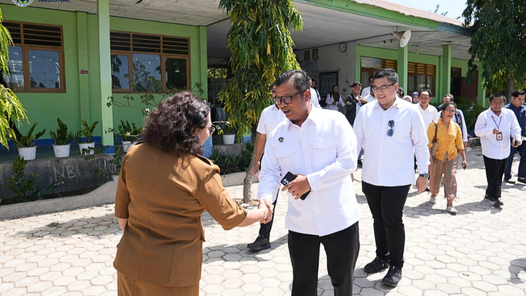 BGN Lubuklinggau Bersama BPOM dan PCO RI Tinjau Pelaksanaan MBG di Kupang