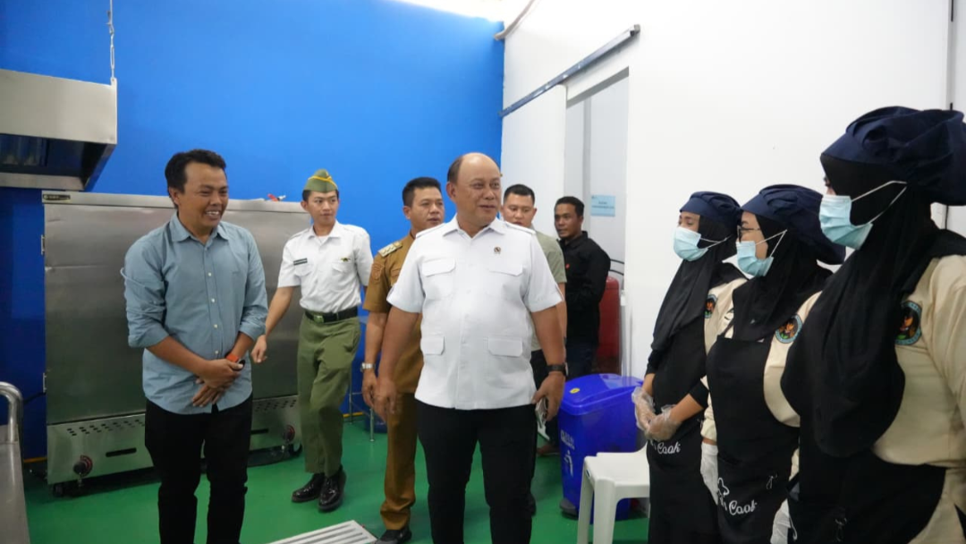 Dorong Ekonomi Rakyat melalui MBG, Kepala BGN Lubuklinggau Pantau SPPG di Bandung